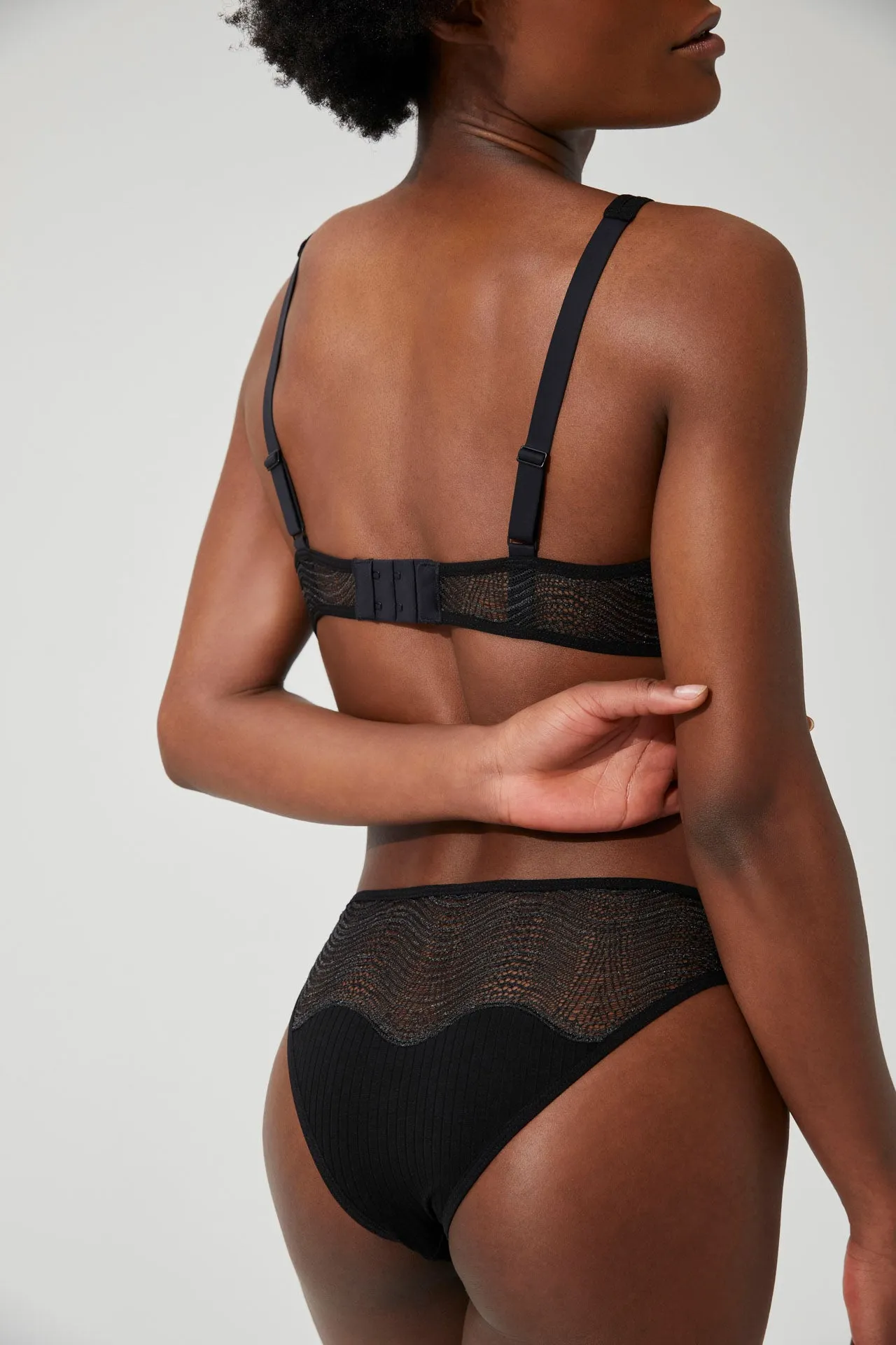 Ease Marlene Shoulder Bra Pitch Black