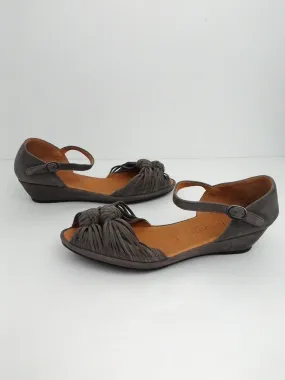 Gentle Souls By KENNETH COLE Women's Grey Leather Lily Knot Sandal Size 7