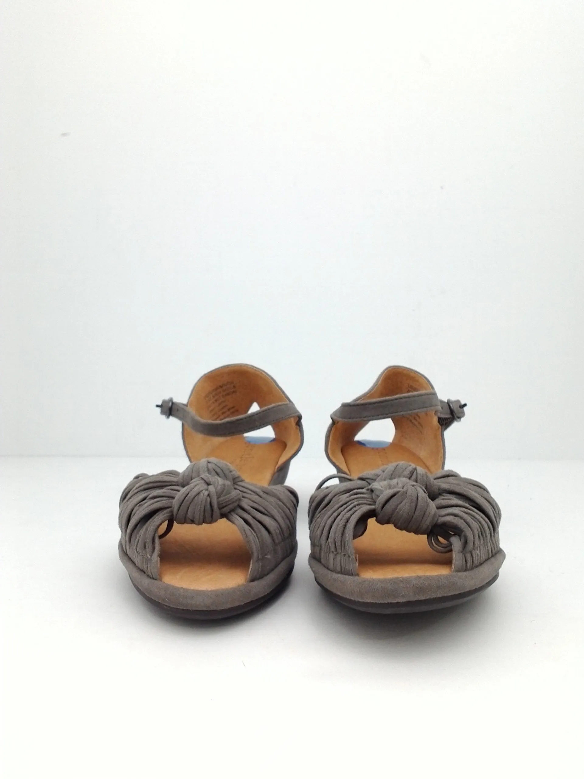 Gentle Souls By KENNETH COLE Women's Grey Leather Lily Knot Sandal Size 7