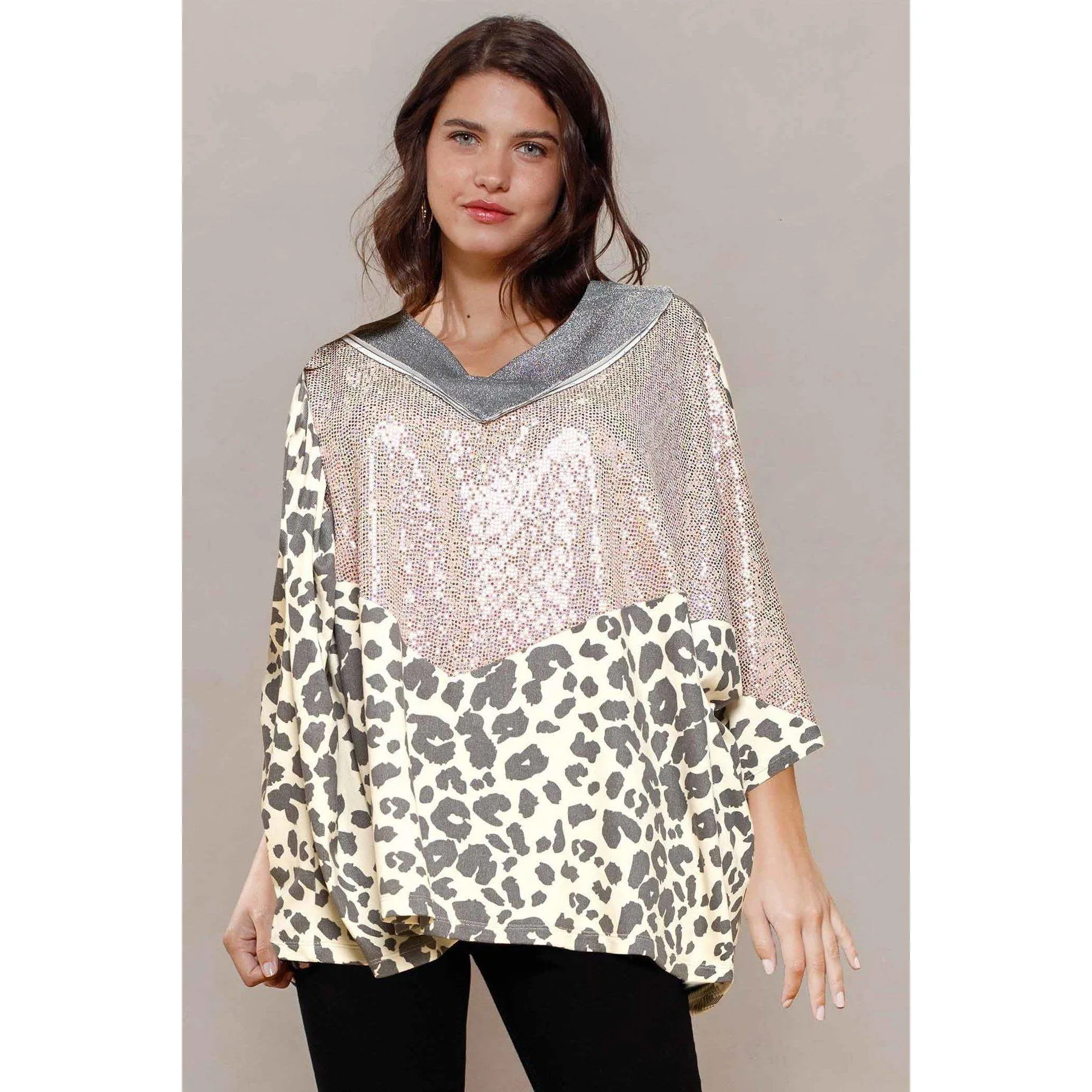 Large V-neckline Print