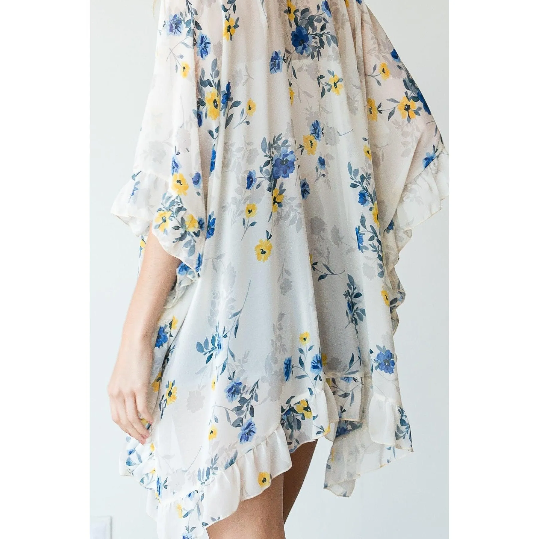 Lightweight Ruffle Trim Kimono